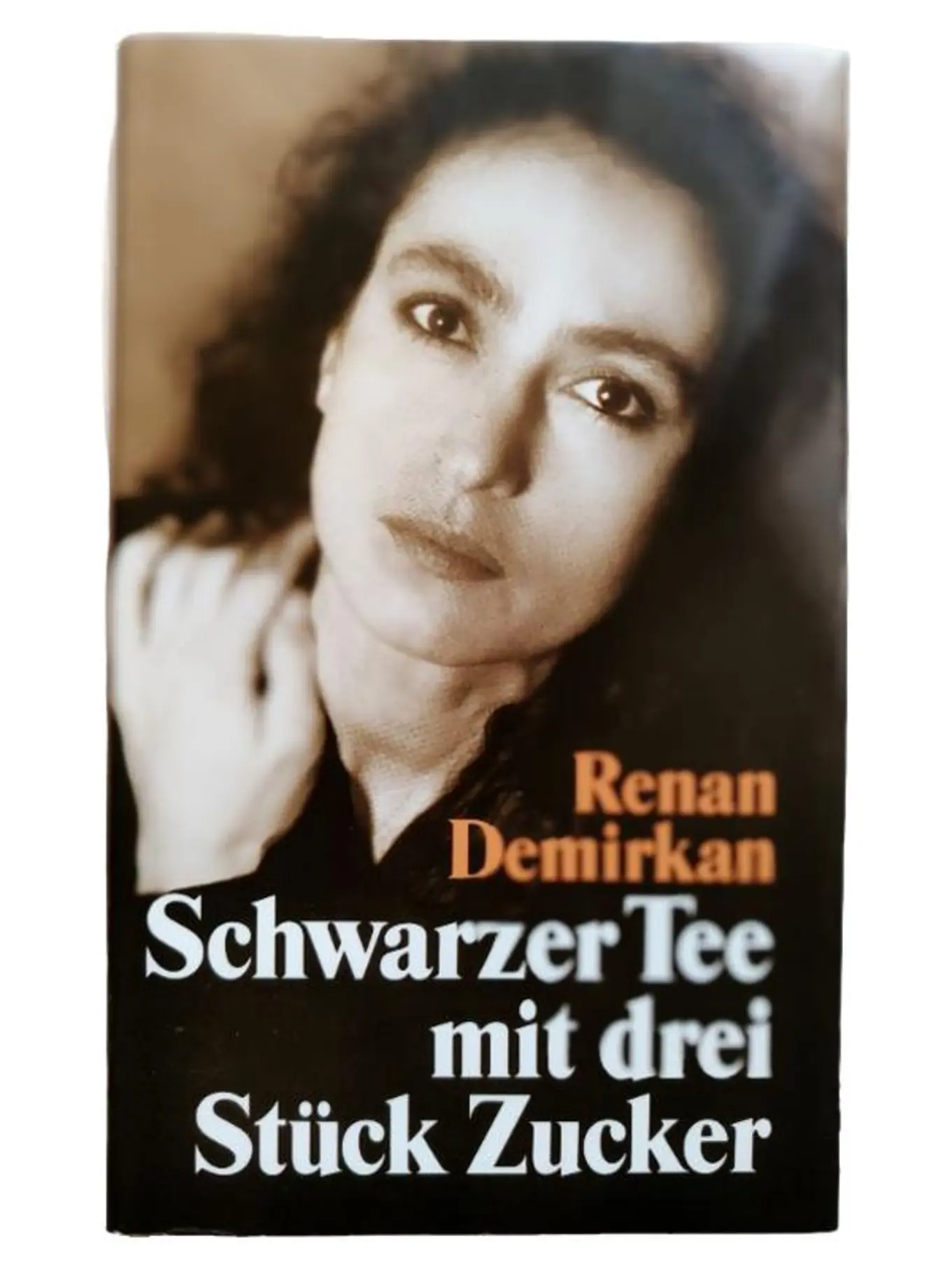 Schwarzer Tee mit drei Stück Zucker von Renan Demirkan | Gesellschaftsroman |