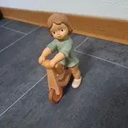 Vorschaubild 3 von Nina & Marco Figur Mädchen mit Roller Porzellan 14 cm