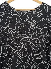 Vorschaubild 3 von Damen Bluse Gr. 38 Schwarz mit Blumenmuster Kurzarm Casual