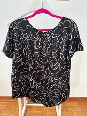 Vorschaubild 2 von Damen Bluse Gr. 38 Schwarz mit Blumenmuster Kurzarm Casual