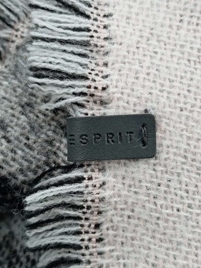 ESPRIT Schal Bild 2