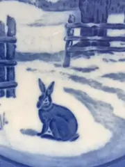 Vorschaubild 4 von Sammelteller 1971 Hase Winterlandschaft Porzellan Blau