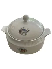 Vorschaubild 1 von KAISER Servierschüssel mit Deckel Fisch Krabbe Motiv Porzellan Weiß 2,5L Maritim