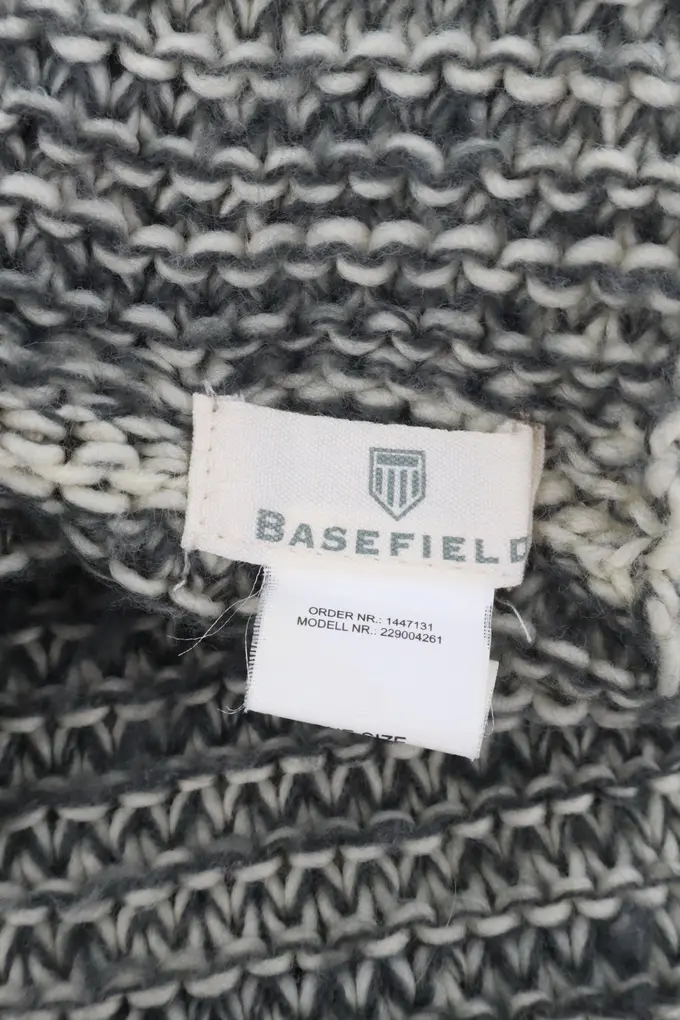 BASEFIELD Schal Bild 2