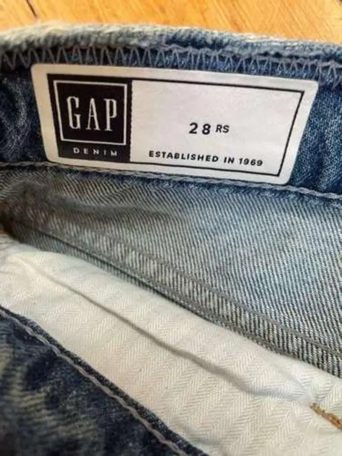 GAP Destroyed Jeans Bild 3