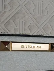 Vorschaubild 3 von Umhängetasche Damen Weiß Elegant Luxuriös Gesteppt Logo 25x16cm