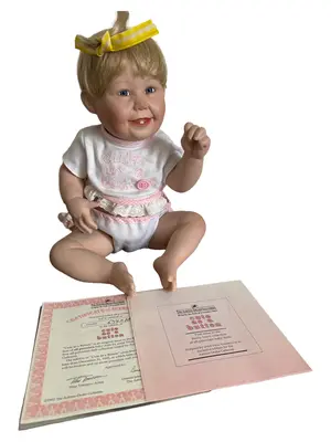 THE ASHTON-DRAKE GALLERIES Babypuppe
