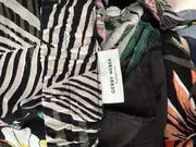 Vorschaubild 4 von Damen Stoffhose Gr. 40 Schwarz Blumenmuster Farbenfroh