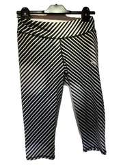 Vorschaubild 2 von Damen Capri Leggings Sporthose Schwarz Weiß Gestreift Gr. 40 L