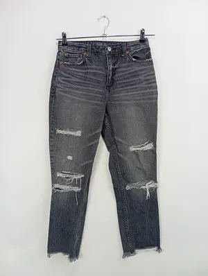 ABERCROMBIE & FITCH Destroyed Jeans