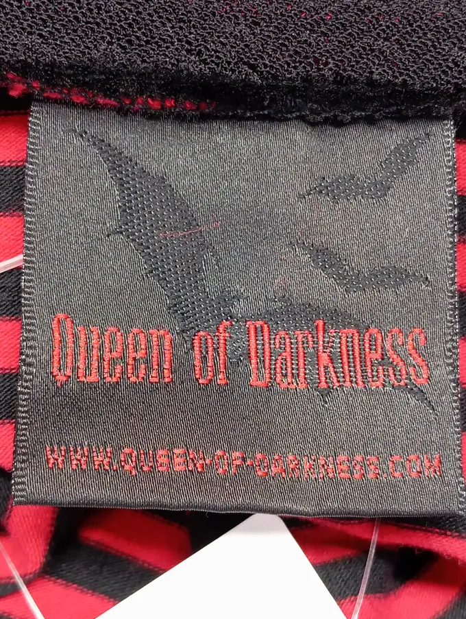 QUEEN OF DARKNESS Top Bild 3