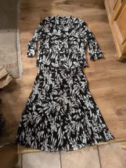 Vorschaubild 2 von Damen Kostüm mit Rock Gr. 46 Schwarz Blumenmuster Elegant