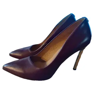 R.POLAŃSKI Pumps