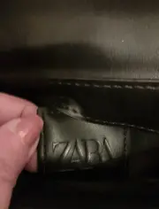 Vorschaubild 3 von Damen Umhängetasche Schwarz Kroko-Prägung Crossbody Bag Gold-Verschluss