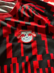 Vorschaubild 4 von RB Leipzig Fußball Trikot Herren Rot Schwarz Muster Gr. L