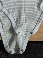 Vorschaubild 3 von Baby Body Kurzarm Gr. 86/92 Grau Gestreift Wal Motiv Baumwolle