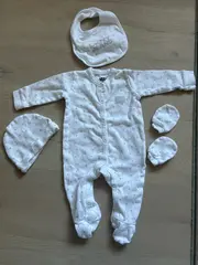 Vorschaubild 3 von Baby Set Strampler Mütze Lätzchen Handschuhe Gr. 62 Weiß Sterne