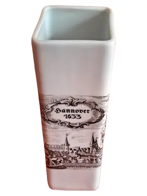 KPM KÖNIGLICHE PORZELLAN-MANUFAKTUR BERLIN Vase