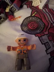 Vorschaubild 3 von Duplo Bauarbeiter Figur Kinder ab 24 Monate mit Helm orange Weste