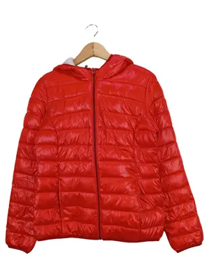 Q/S DESIGNED BY Windjacke