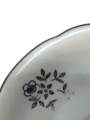Vorschaubild 4 von Porzellan Unterteller Klassisch Weiß Blumenmuster 14.5 cm