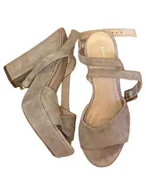 ANNA FIELD Plateausandalen