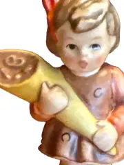 Vorschaubild 2 von Mädchen mit Zuckertüte Spielfigur Mehrfarbig 9 cm
