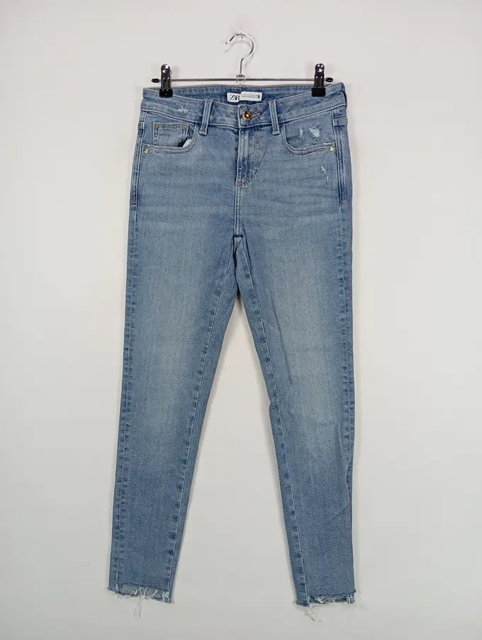 ZARA Destroyed Jeans Bild 1