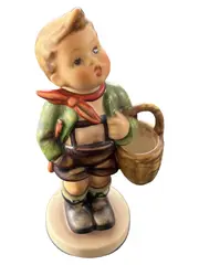 Vorschaubild 1 von Hummel Figur Village Boy Junge mit Korb 51 2/0 Porzellan 13cm