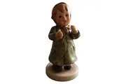 Vorschaubild 1 von M.I. Hummel Club Figur Mädchen Porzellan 2006/2007 Grün 9cm