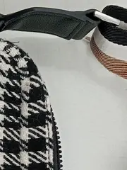 Vorschaubild 5 von Umhängetasche Houndstooth Muster Wolle Schwarz Weiß Damen
