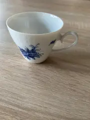 Vorschaubild 4 von Tasse Porzellan Klassisch Studio-Linie blaues Blumenmuster 200ml