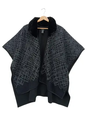 ESME STUDIOS Poncho