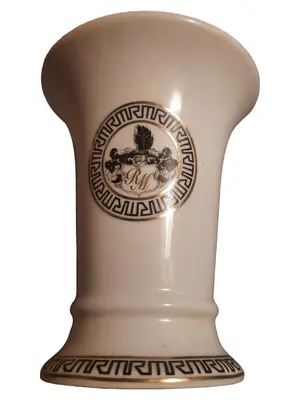 RICARDA M. Vase