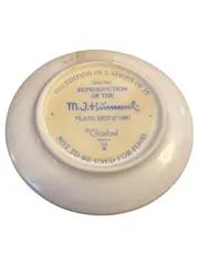 Vorschaubild 2 von M.I. Hummel Sammelteller 981 Kind Nostalgisch Porzellan Beige 8cm