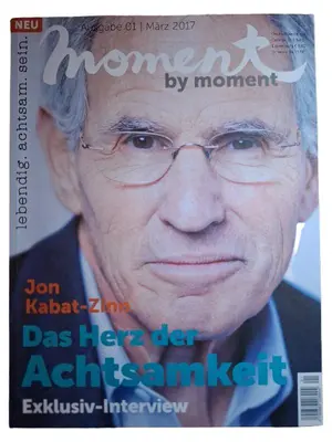 MOMENT BY MOMENT Zeitschrift