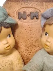 Vorschaubild 2 von Nina & Marco Keramik Figur Kinder mit Krug Dekofigur 14cm