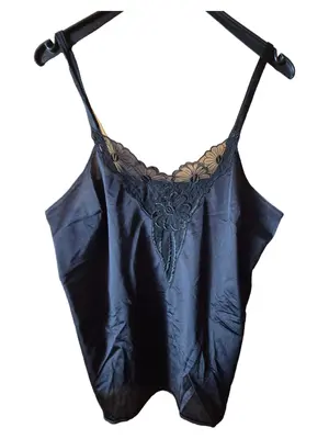 TRIUMPH Top
