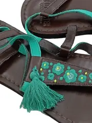 Vorschaubild 2 von Damen Zehentrenner Sandalen Gr. 38 Braun Türkis Blumen Quasten