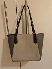 Vorschaubild 2 von Damen Henkeltasche Tote Bag Grau Beige Leder Elegant
