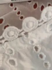 Vorschaubild 2 von Damen Top Off-Shoulder Lochstickerei Blau Weiß Gr. M