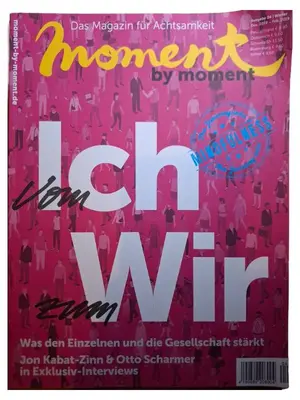 MOMENT BY MOMENT Zeitschrift