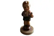 Vorschaubild 1 von Junge mit Daumen hoch Porzellan Figur 9cm Braun Traditionell Dekofigur