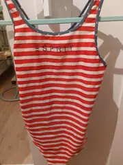 Vorschaubild 2 von Mädchen Badeanzug Gr. M rot weiß gestreift maritim Logo