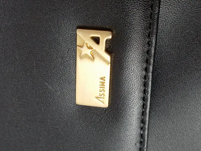 ASSIMA Umhängetasche Damen Schwarz Leder Elegant Klassisch 18x17cm