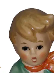 Vorschaubild 2 von Junge mit Trompete und Holzpferd Figur Mehrfarbig 9cm