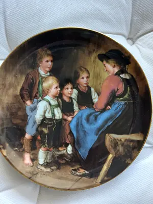 LILIEN PORZELLAN Wandteller