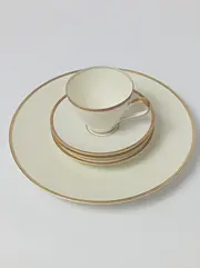 Vorschaubild 1 von Sammelgedeck Weiß Goldrand Tasse Untertasse Kuchenteller Porzellan