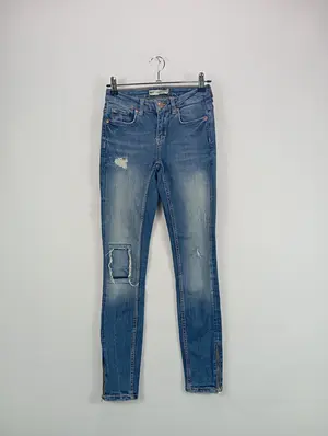 GINA TRICOT Destroyed Jeans