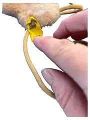 Vorschaubild 3 von Teddybär Anhänger Gelbes Ohrschild 6360/12 Beige Plüsch